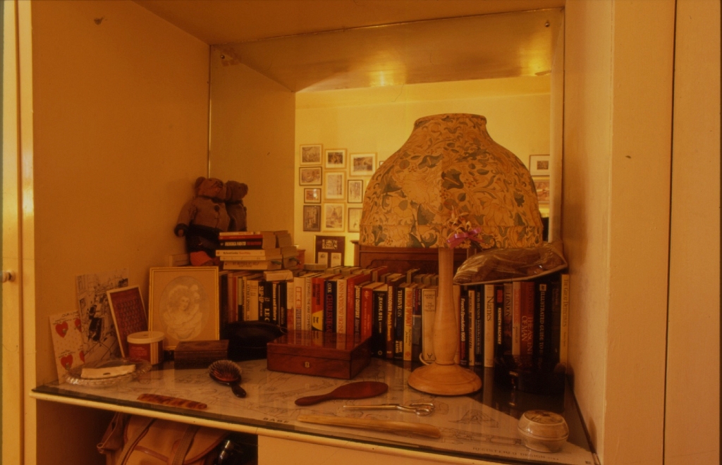 19910205 14 EARL'S COURT SQUARE BEDROOM 04.jpg
